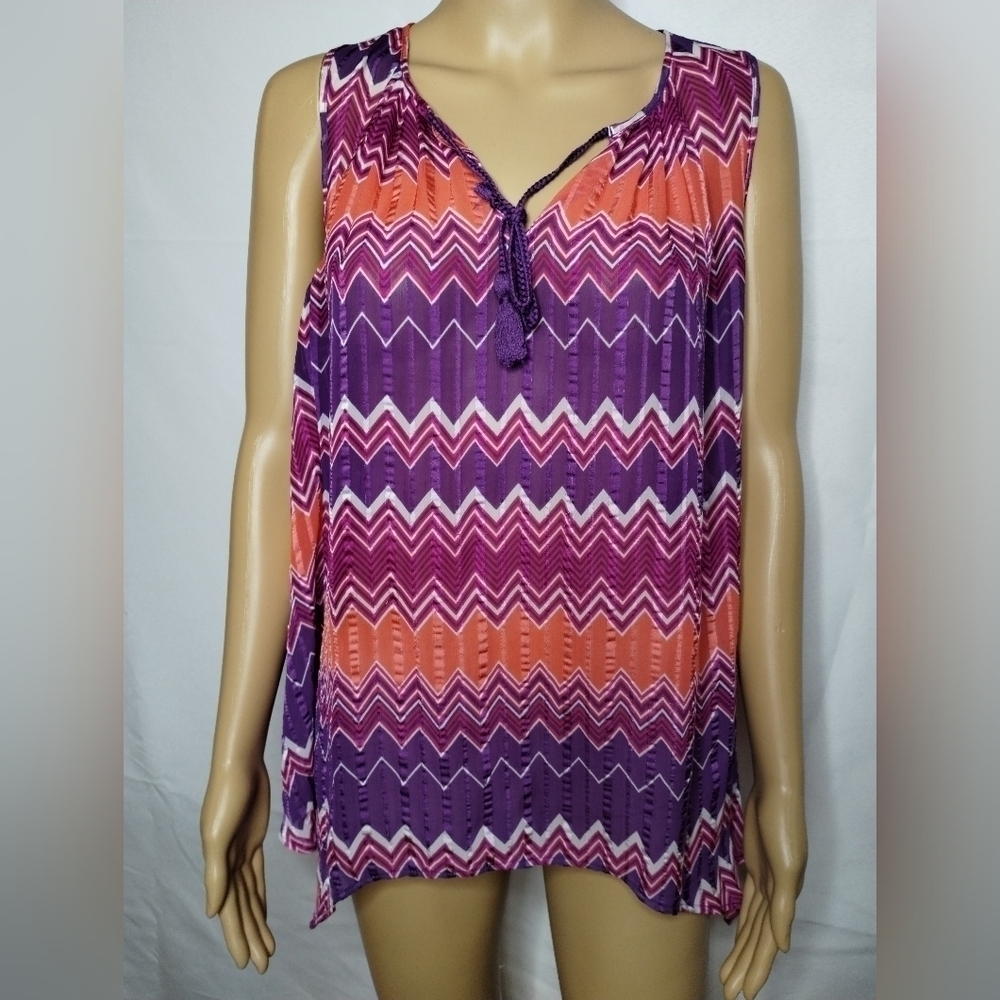Stylus women's size medium multi colored Chevron sleeveless blouse shirt top